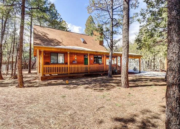 Casa vacanze Near Hiking Trails: Wooded In Lakeside!
