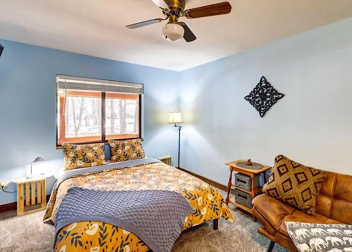 Near Hiking Trails: Wooded In Lakeside! Casa vacanze