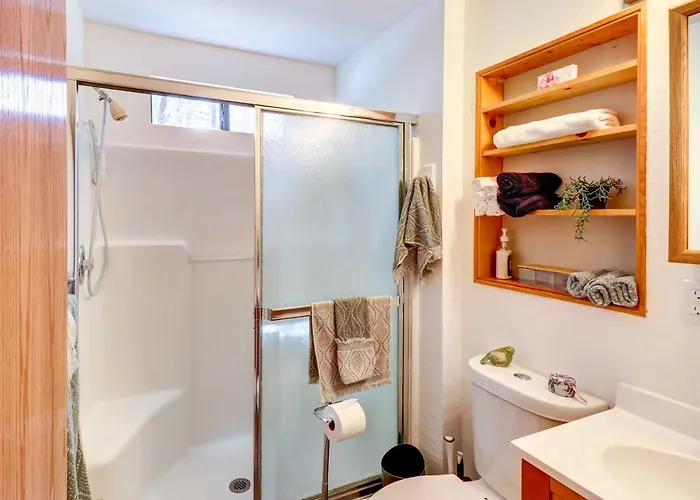 Casa vacanze Near Hiking Trails: Wooded In Lakeside! *